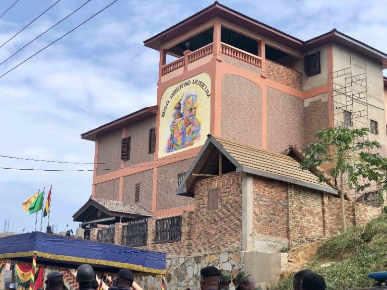 4726_Bisa-Aberwa-Front